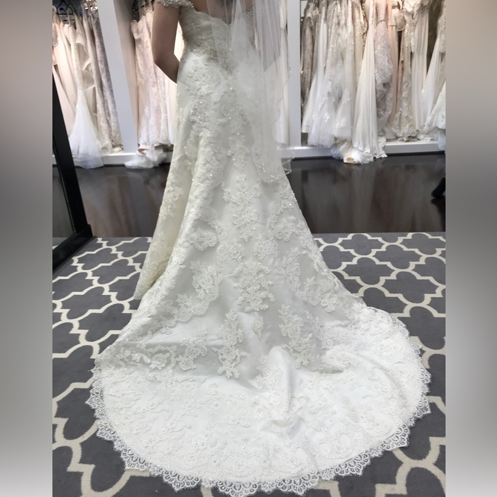 Ivory Lace Bridal Gown